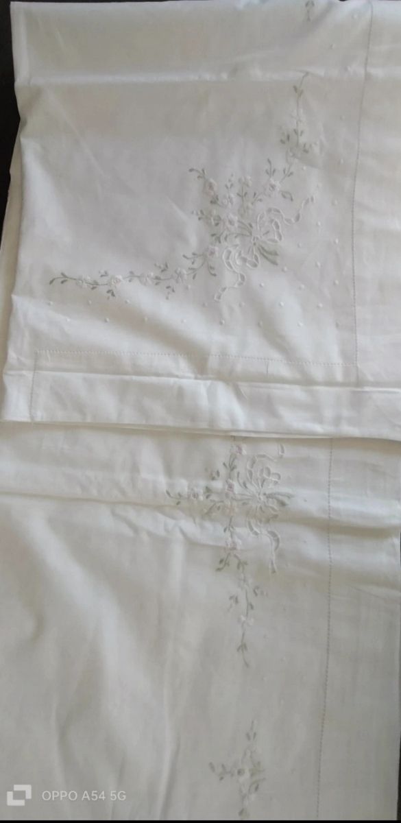 Lenzuola sopra ricamato+federe