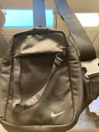 Bandolera Nike negra