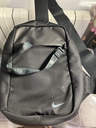 Bandolera Nike negra