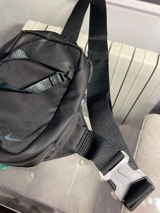 Bandolera Nike negra
