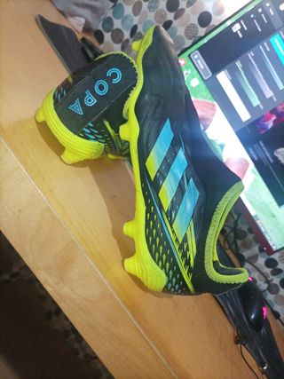 BOTAS DE FUTBOL