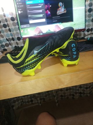 BOTAS DE FUTBOL
