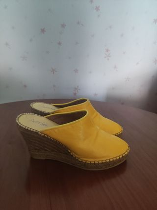 Alpargata cuña amarilla