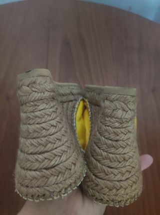 Alpargata cuña amarilla