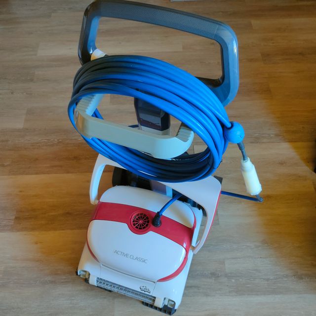 Robot limpiafondos de piscina