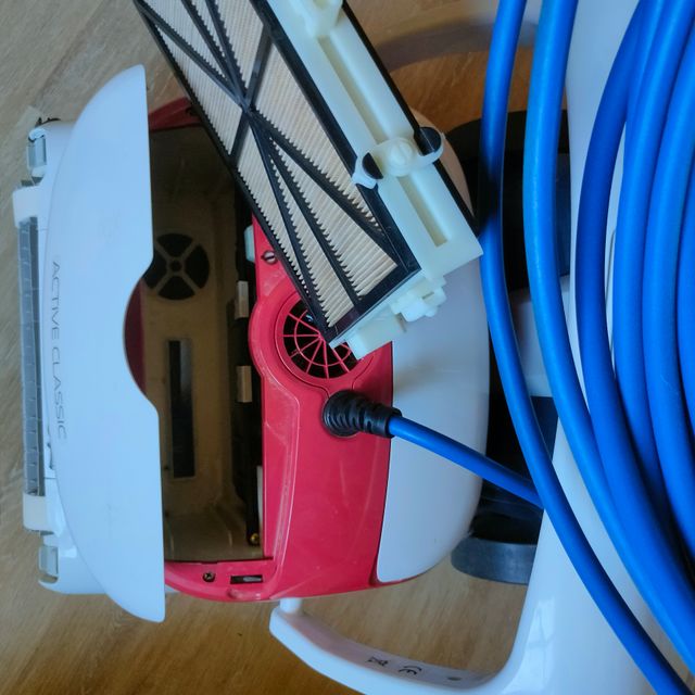 Robot limpiafondos de piscina