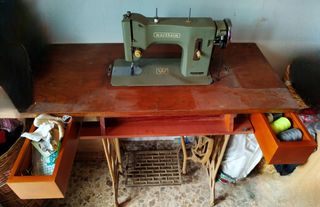 Máquina de coser antigua