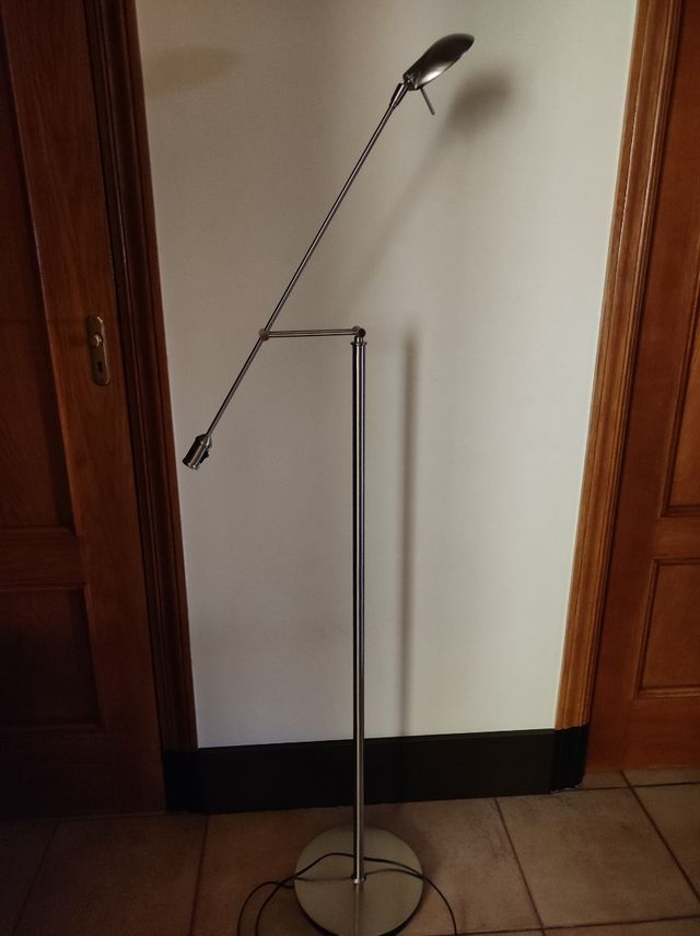 LAMPARA DE PIE CROMO