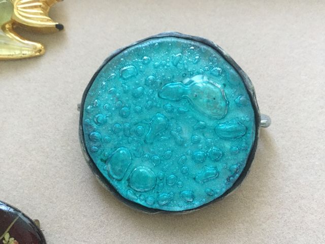 Set de 4 broches en perfecto estado + caja