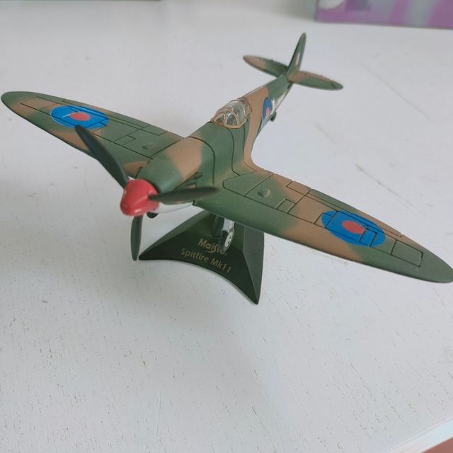 Aereo Spitfire Maisto Flyers 1:72