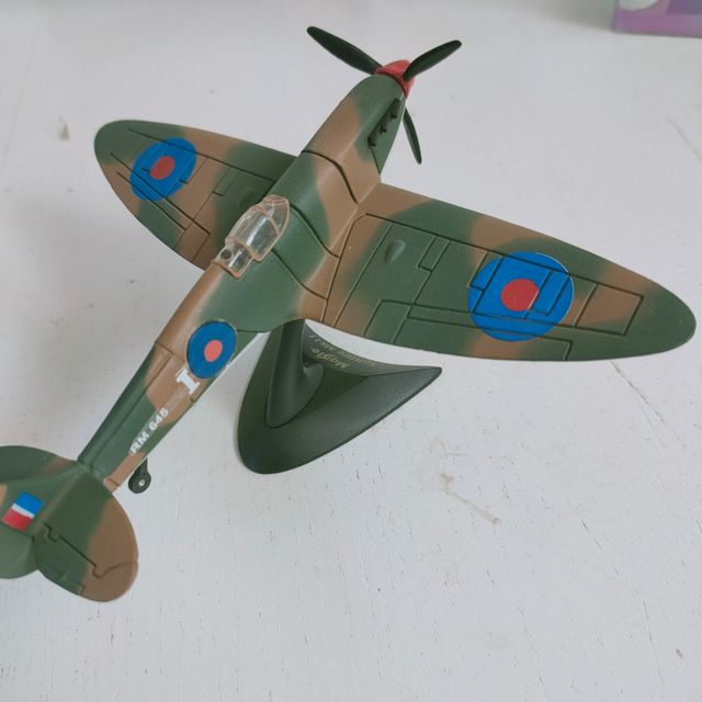 Aereo Spitfire Maisto Flyers 1:72