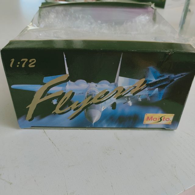 Aereo Spitfire Maisto Flyers 1:72