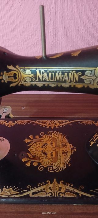 Antigua Máquina de coser Naumann