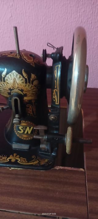 Antigua Máquina de coser Naumann