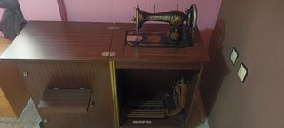 Antigua Máquina de coser Naumann