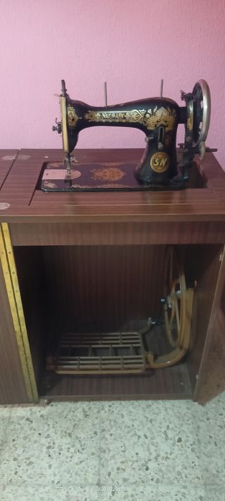 Antigua Máquina de coser Naumann