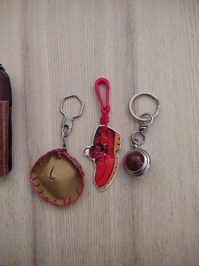 Lote 7 llaveros diversos