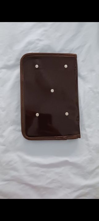 Bolsa de carro, biberón y documentos.