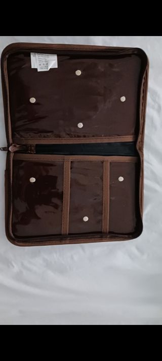 Bolsa de carro, biberón y documentos.