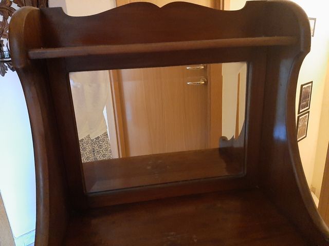 Mueble Musiquero antiguo de madera con espejo