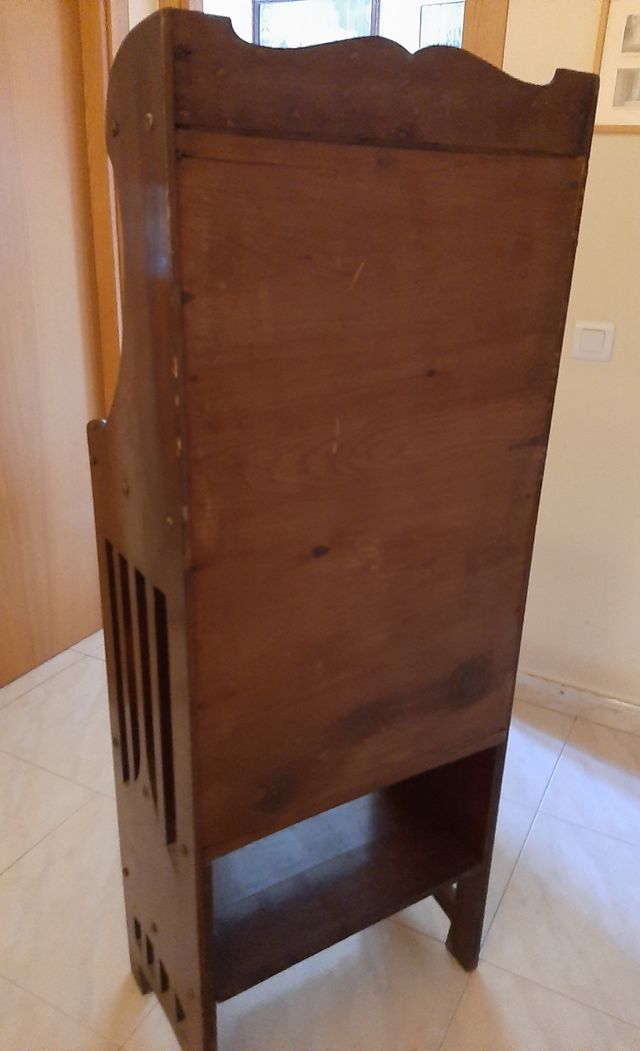 Mueble Musiquero antiguo de madera con espejo