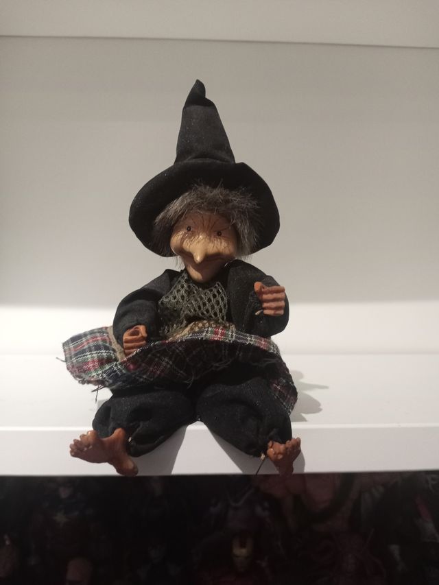 Figura bruja posable