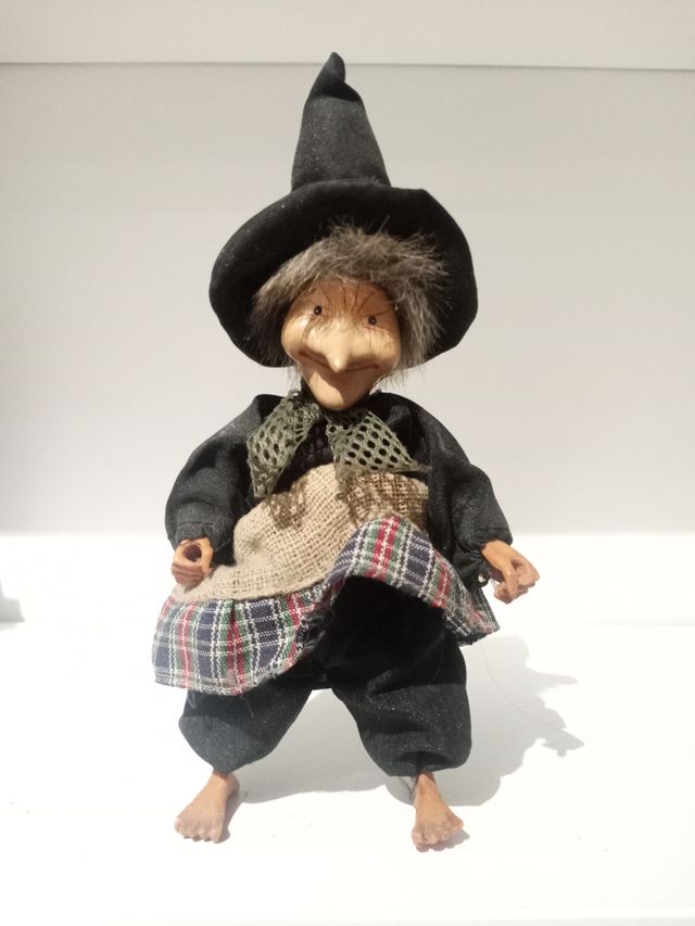 Figura bruja posable