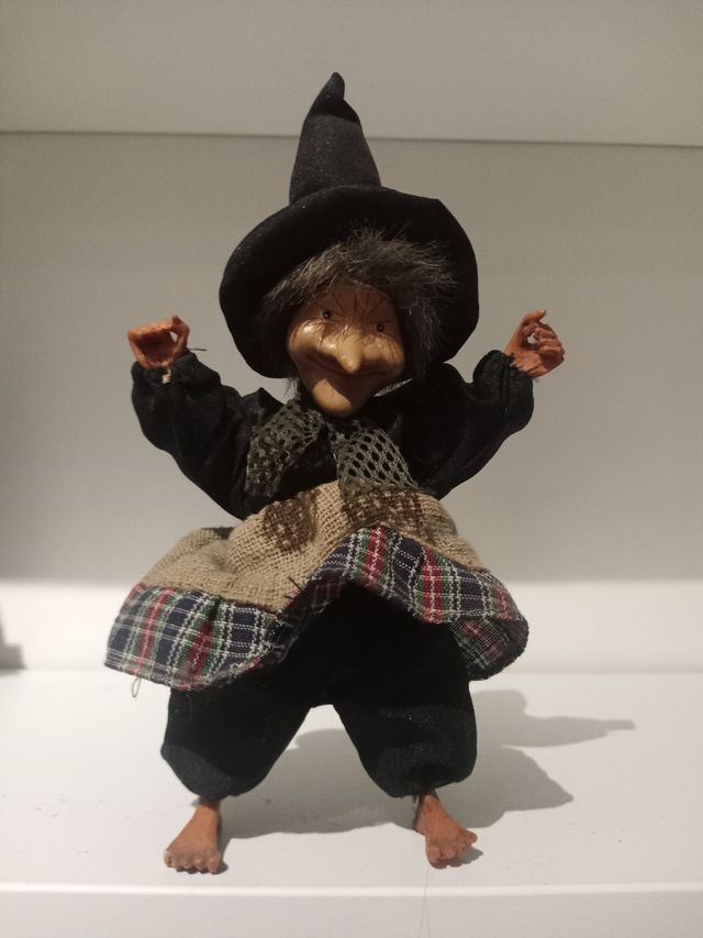 Figura bruja posable