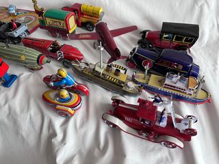 Colección de 27 juguetes de hojalata