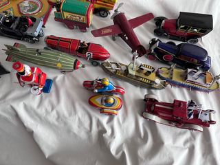Colección de 27 juguetes de hojalata