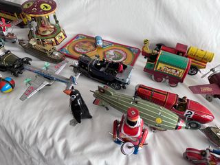 Colección de 27 juguetes de hojalata