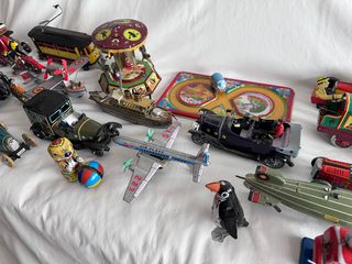 Colección de 27 juguetes de hojalata