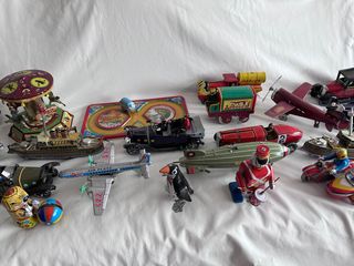 Colección de 27 juguetes de hojalata