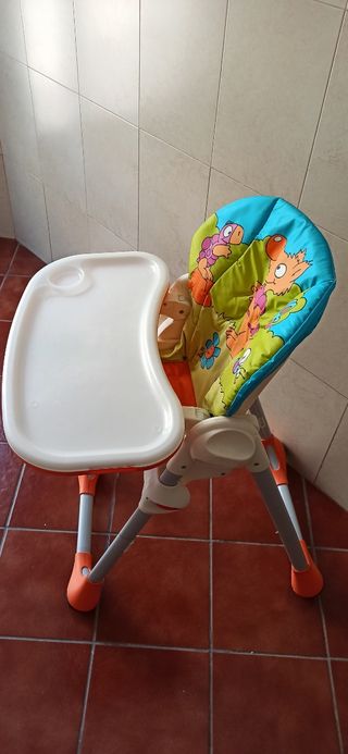 Trona para niños marca Chicco polly