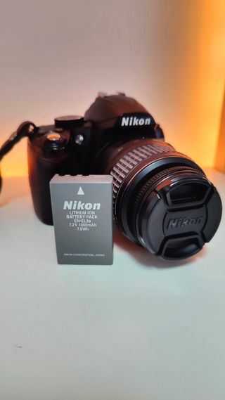 Kit Nikon D3000 + Objetivo 18-55mm f/3.5-5.6 G II