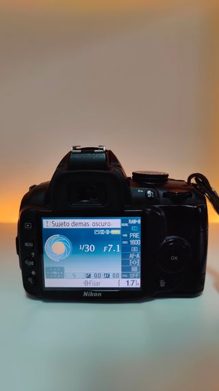 Kit Nikon D3000 + Objetivo 18-55mm f/3.5-5.6 G II