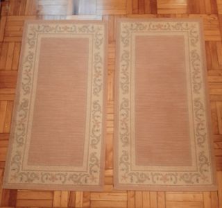 Par de alfombras pie de cama