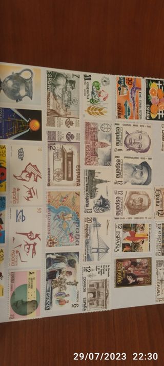 43 Sellos y 1 Hojita Nuevos de España