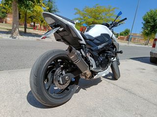 Suzuki GSR 750