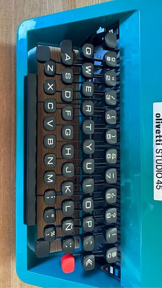 Maquina de escribir Olivetti 45