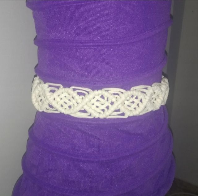 Cinturón flecos. Color blanco.