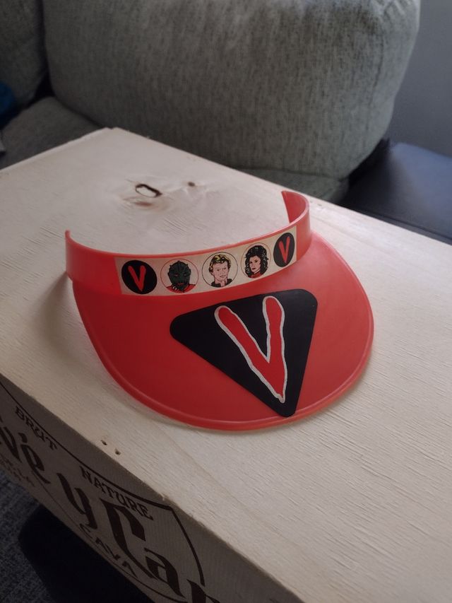 visera serie tv V original años 80