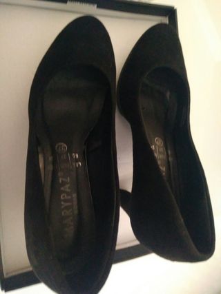 Zapatos de salón de ante color negro