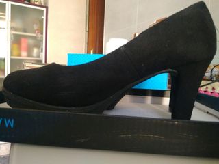 Zapatos de salón de ante color negro