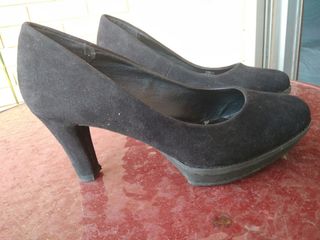 Zapatos de salón de ante color negro