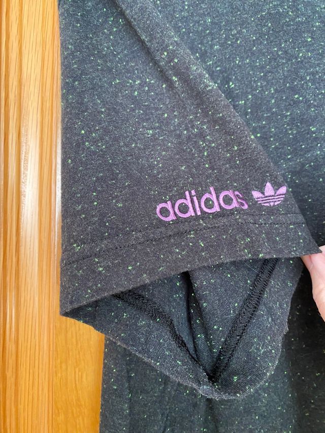 camiseta Adidas The Brand With Stripes