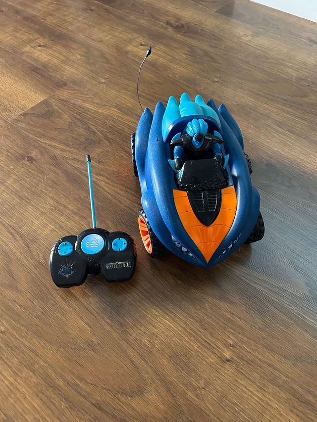 Coche teledirigido Gormitis