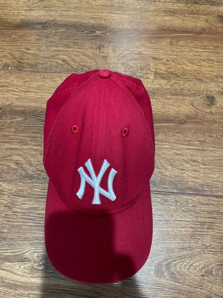gorra roja new era