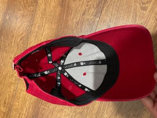 gorra roja new era