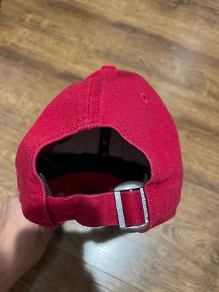 gorra roja new era